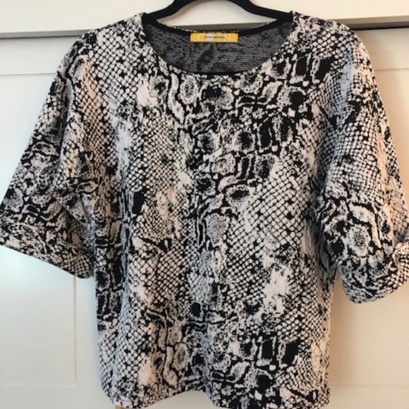 Cotton Innovation Top mid length sleeve with cuff Large - Picture 2 of 14